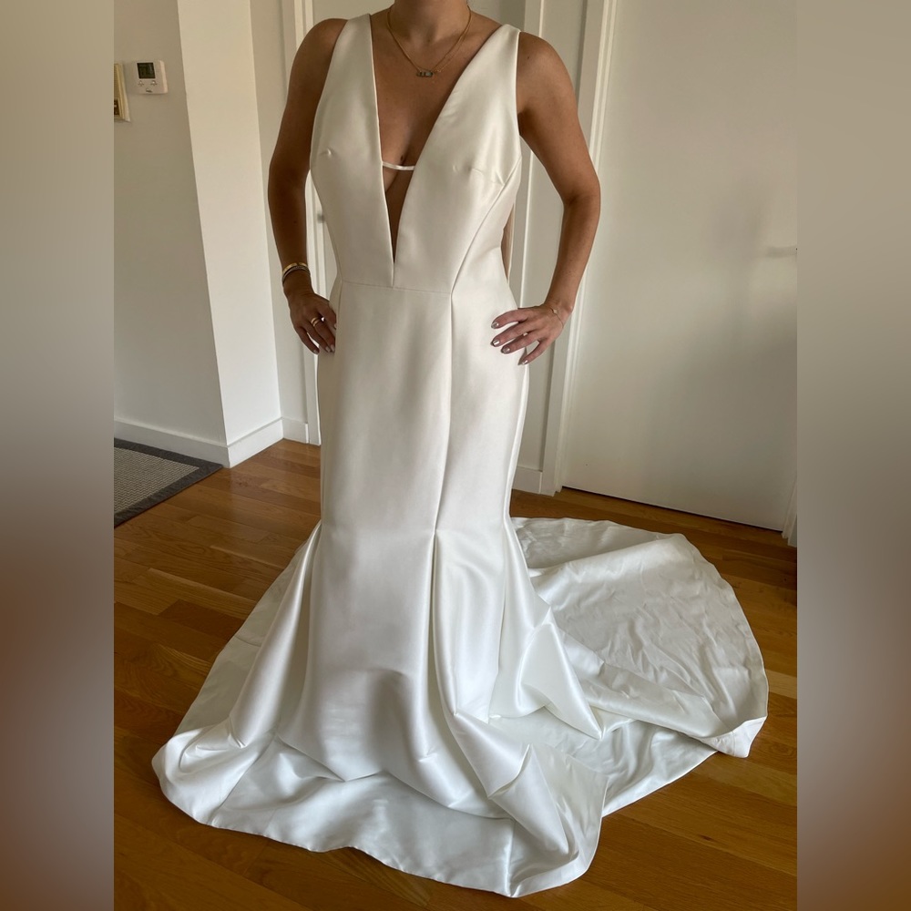 Vera Wang wedding gown - size 12. Unaltered!!